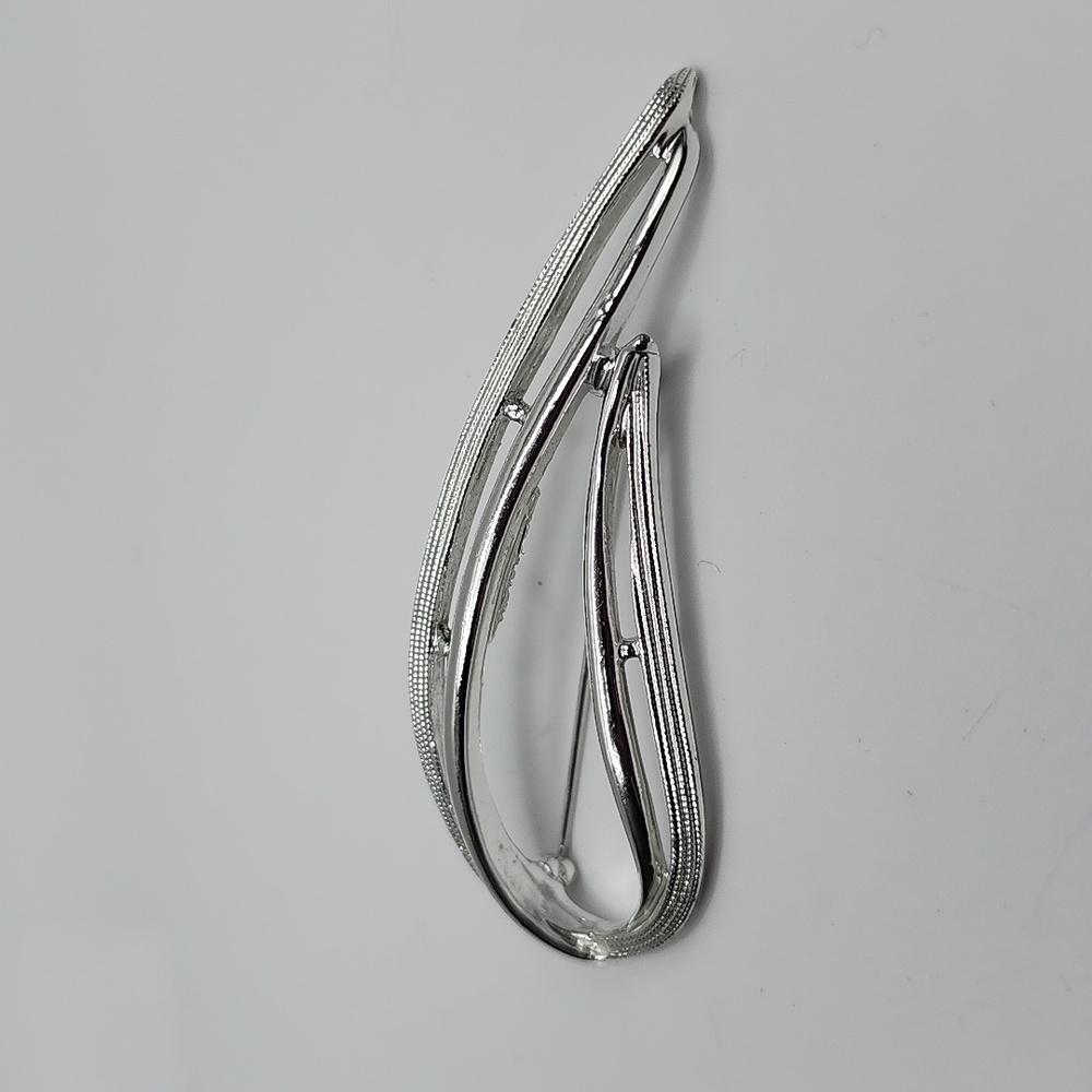 Vintage Sarah Coventry Silver Tone Swirl Tear Drop Brooch Pin